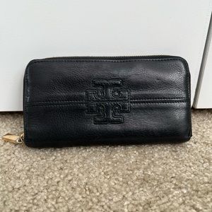 Black Tory Burch Stacked T Logo Zip Continental Wallet